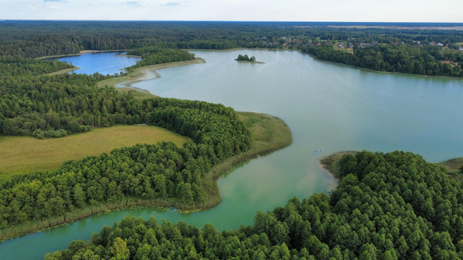 Jezioro z wyspą
